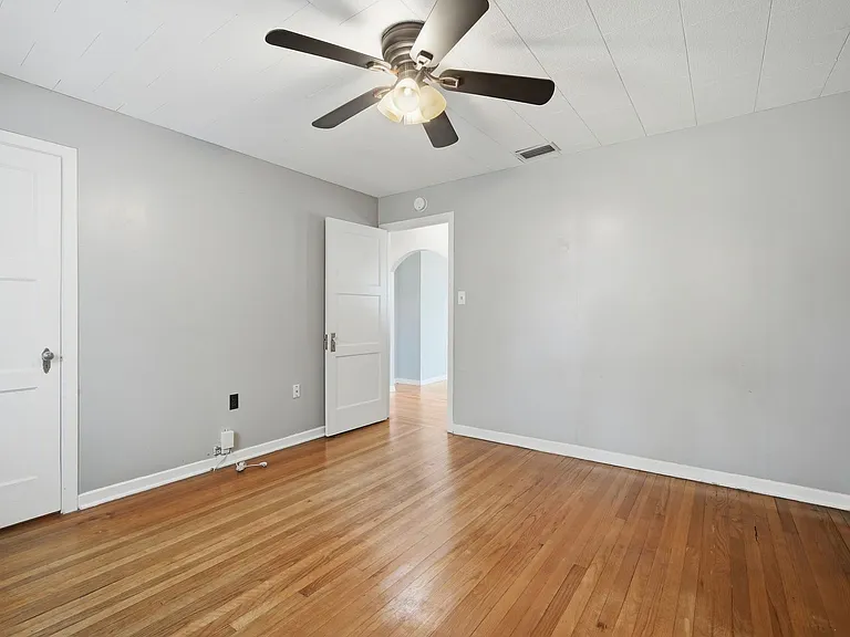 1419 E Jean St — Photo 26