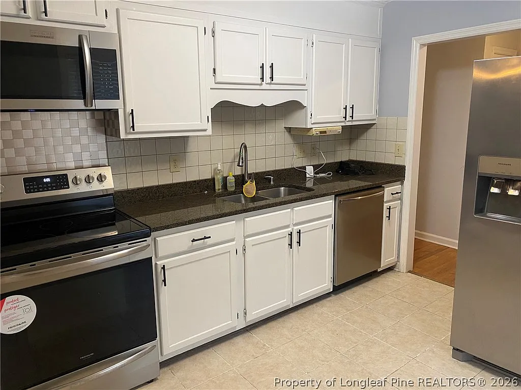 3 bed, 2.0 bath, 1290 sqft, $1,595 — Photo 2