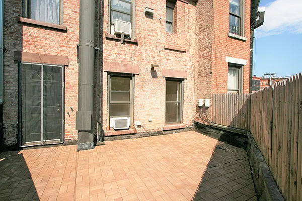 Rented by R New York | media 3