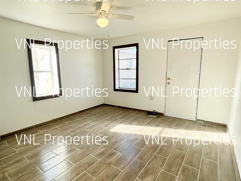 640 N Almendra St #1/2 — Photo 10