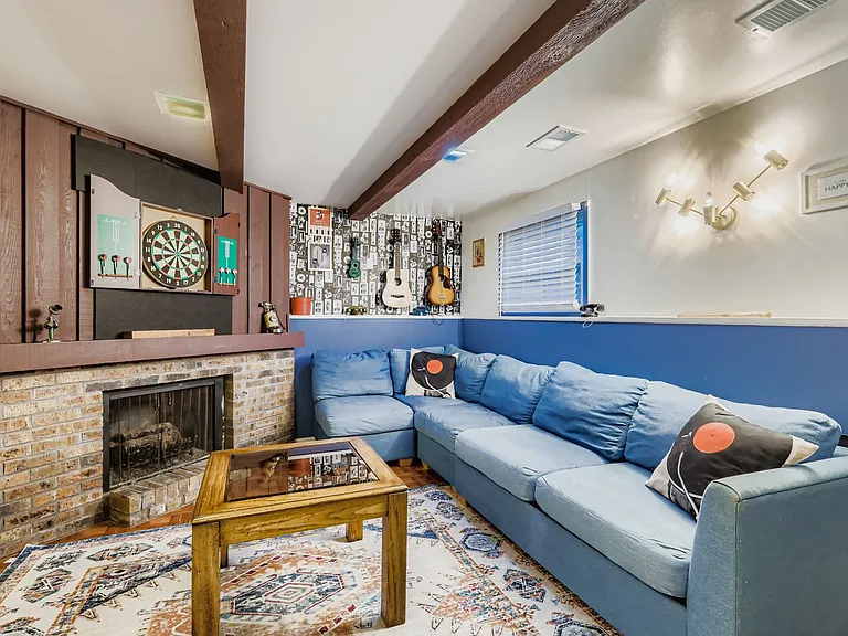 375 Pebblecreek Dr — Photo 3