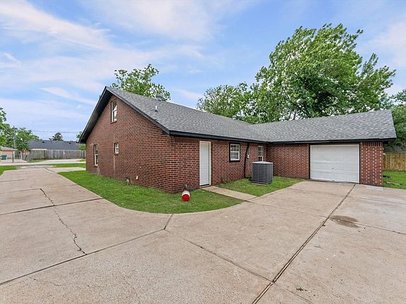 3rd image of 423 Masterson Rd