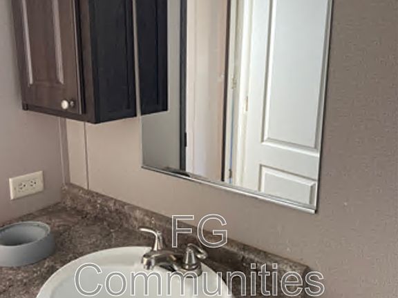 5th image of 20 Coach Crest Dr