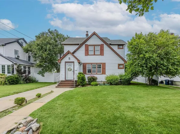 704 Hughes Street, Bellmore, NY 11710