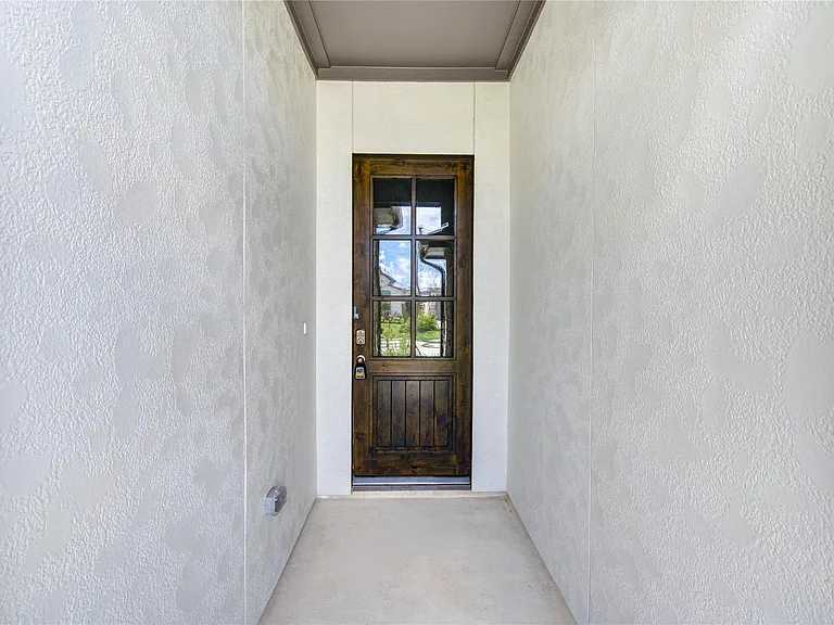 9624 Mount Brewer Ln — Photo 4