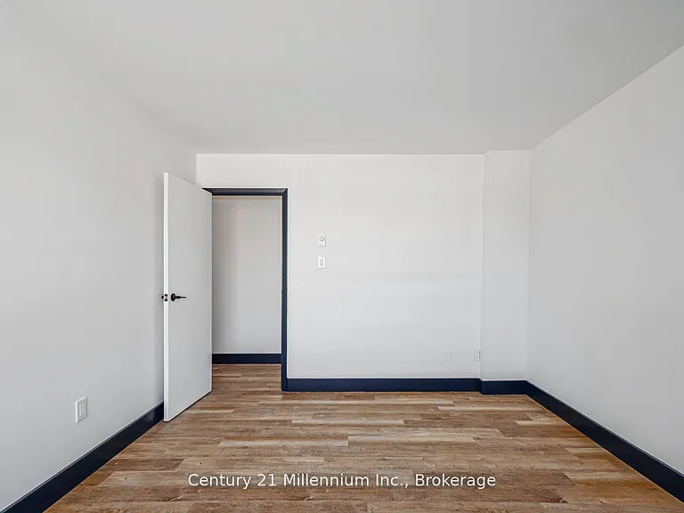 250 Hurontario St #2 — Photo 15