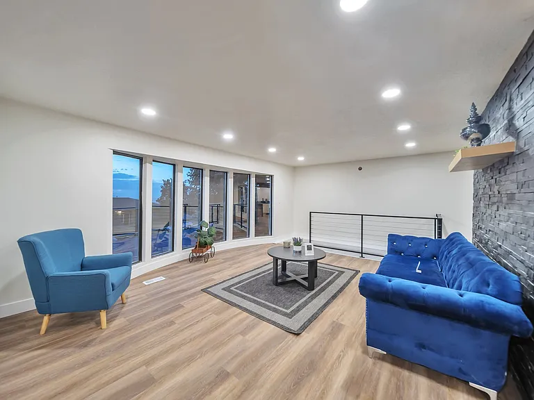 552 Chelsea Dr — Photo 10