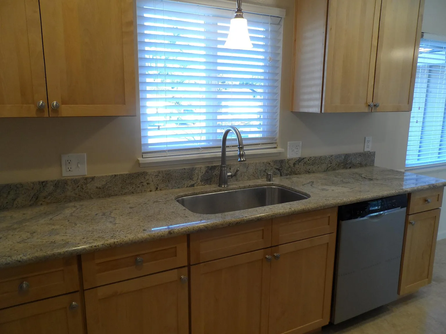 3 bed, 1624 sqft, $3,200 — Photo 3