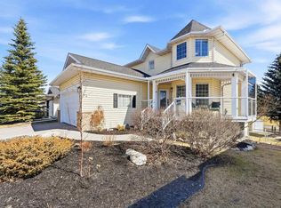 3 W Riverview Ct, Cochrane, AB T4C 1K6