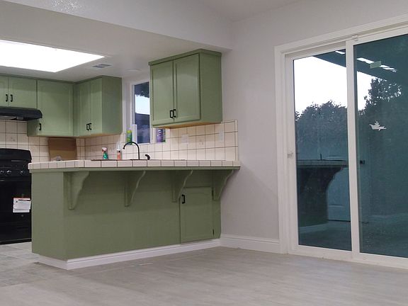 5th image of 520 N Velie Dr