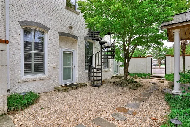 1 bed, 1475 sqft, $2,100 — Photo 3