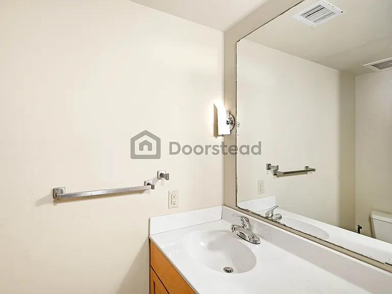 711 W 26th St #303 — Photo 19