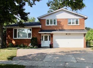 2335 Blase Ct, Mississauga, ON L5A1N9