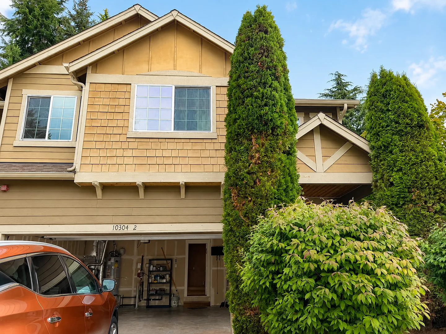 Spacious 3-Bedroom Redmond Home with Garage and Private Yard — Photo 3