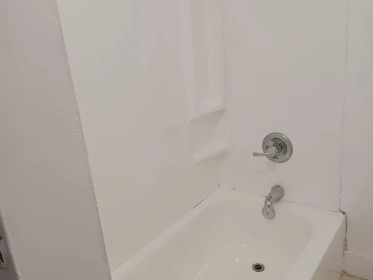 2 Donald St #4 — Photo 3