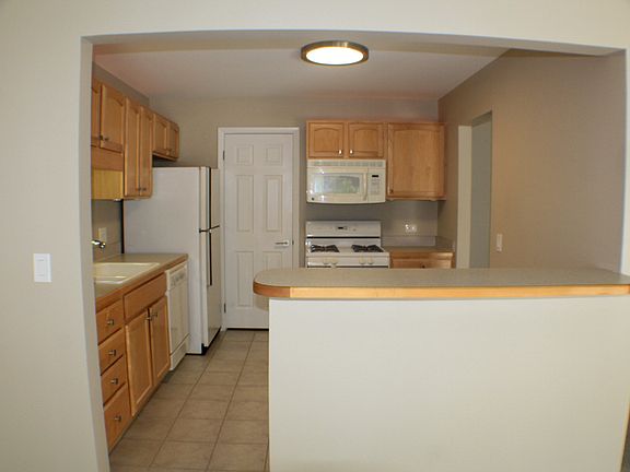 3rd image of 317 Woodbury Ct APT B2