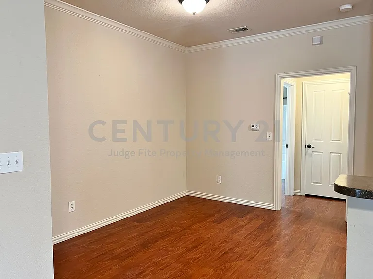 420 W Franklin St #10 — Photo 6