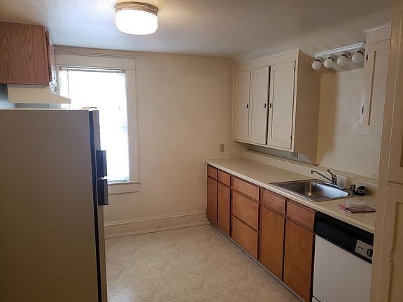 5th image of 2032 Hoyt Ave #B