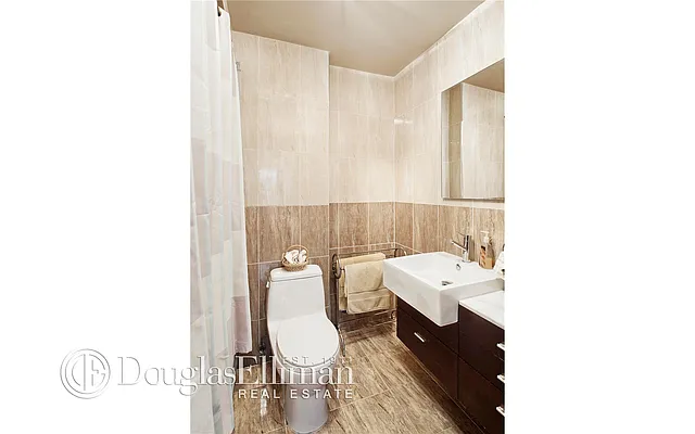 Sold by Douglas Elliman | media 20