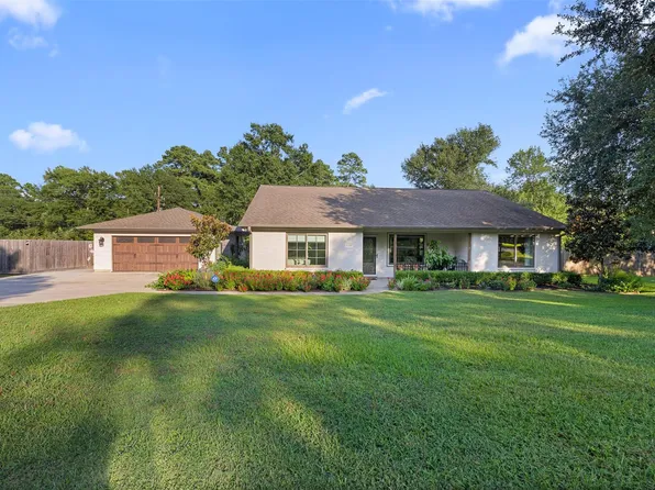 13210 Crest Dr, Willis, TX 77318