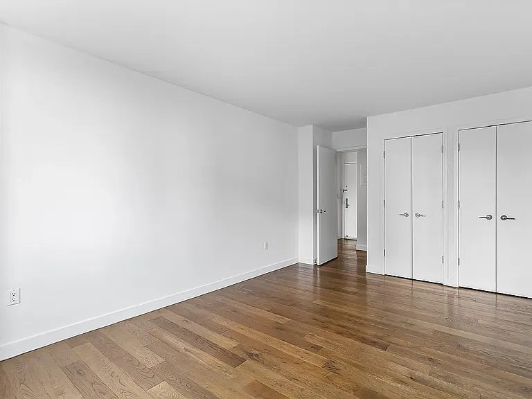 225 Rector Pl #12R — Photo 9