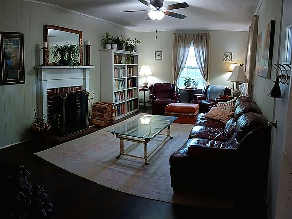 living room w/fireplace