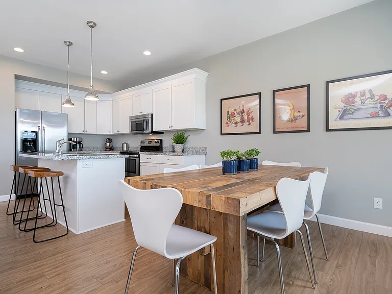 705 Bridgeview Dr — Photo 5