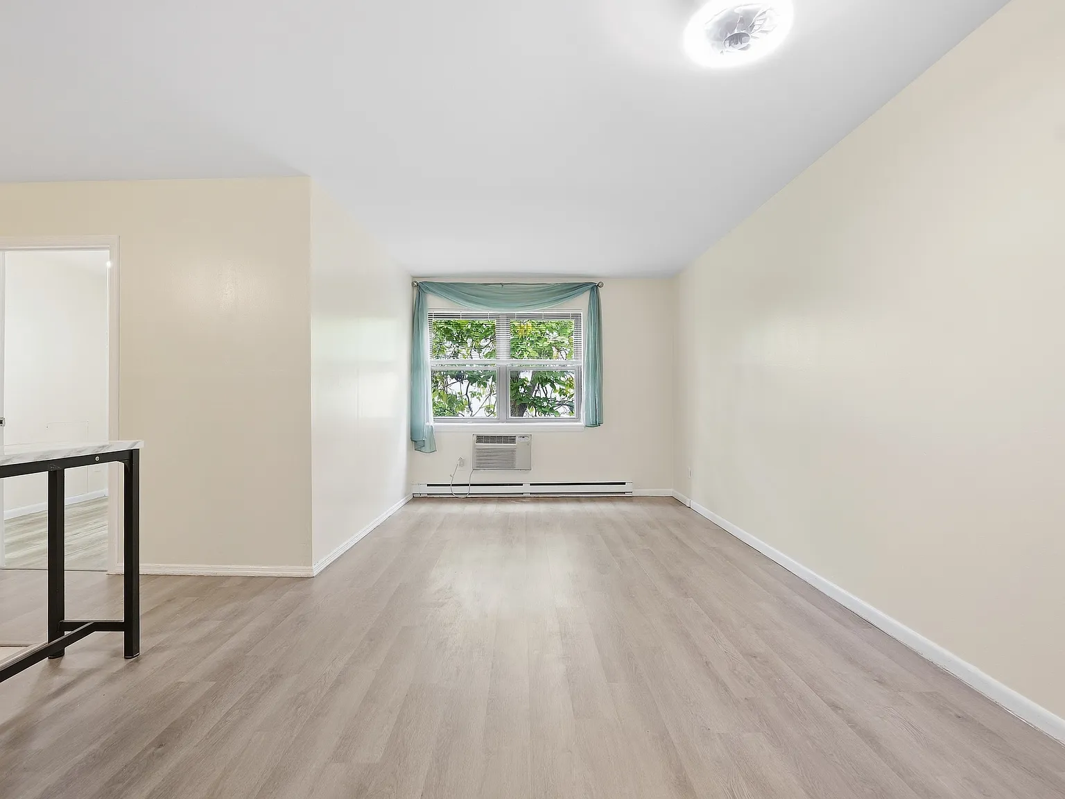 2 bed, 1.5 bath, 827 sqft, $2,700 — Photo 3