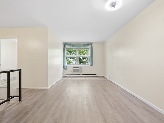 3rd image of 300 Lookout Ave APT D2