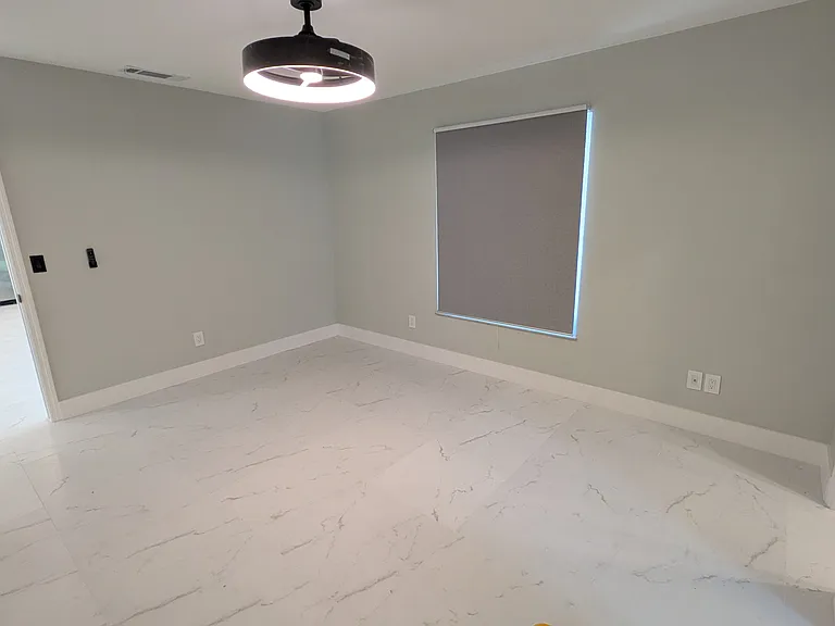 382 SW Voltair Ter — Photo 5