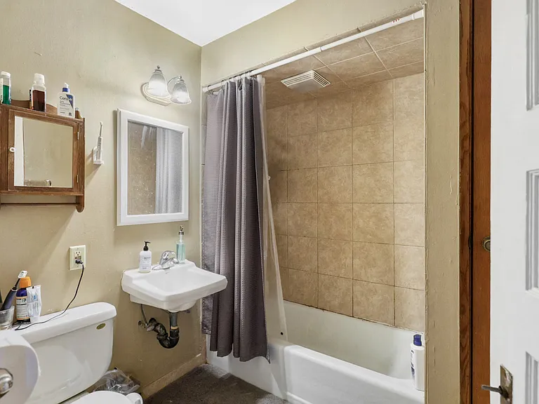1758 Dayton Ave — Photo 10
