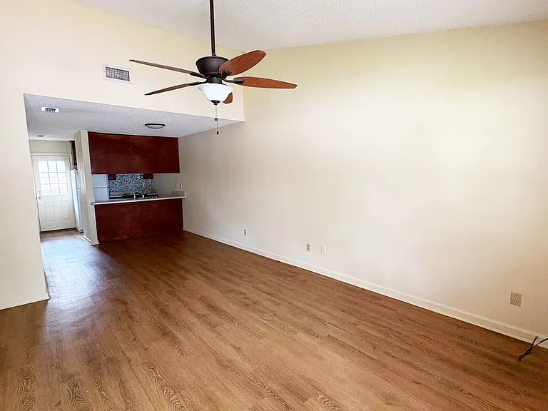 1639 Mitchell St #A — Photo 2