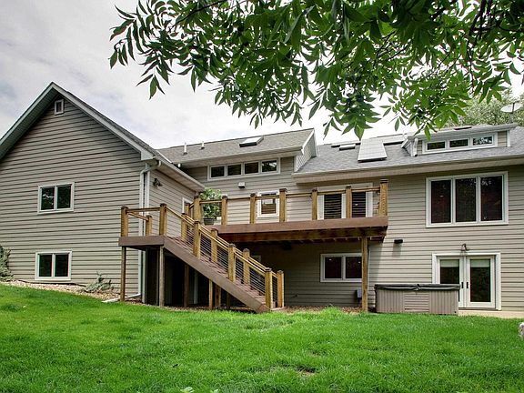 2nd image of 2720 Parkwood Dr