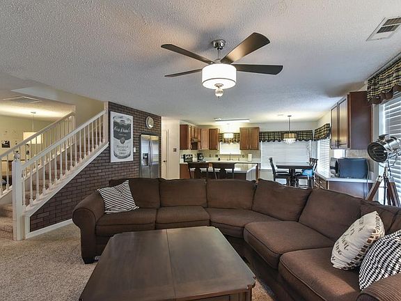 3rd image of 8257 Summerview Ct