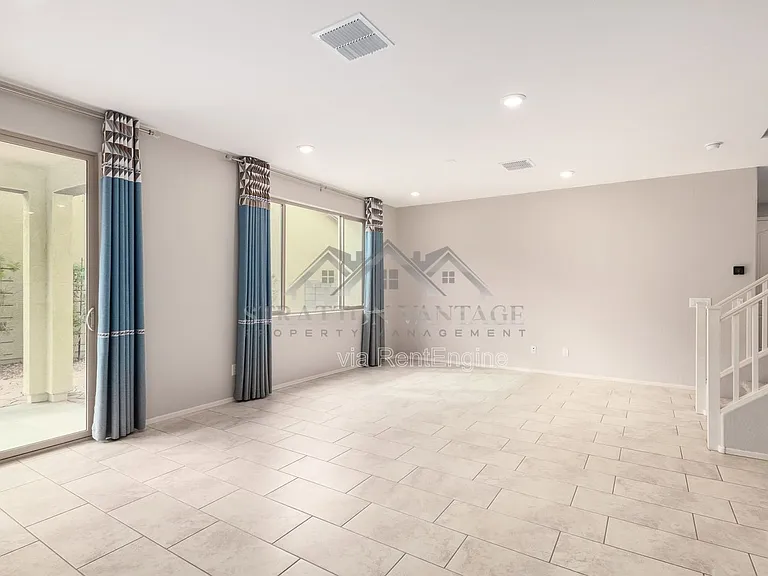 55 E Constitution Dr — Photo 7