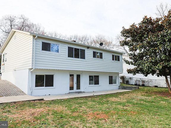 3rd image of 5607 Pier Dr