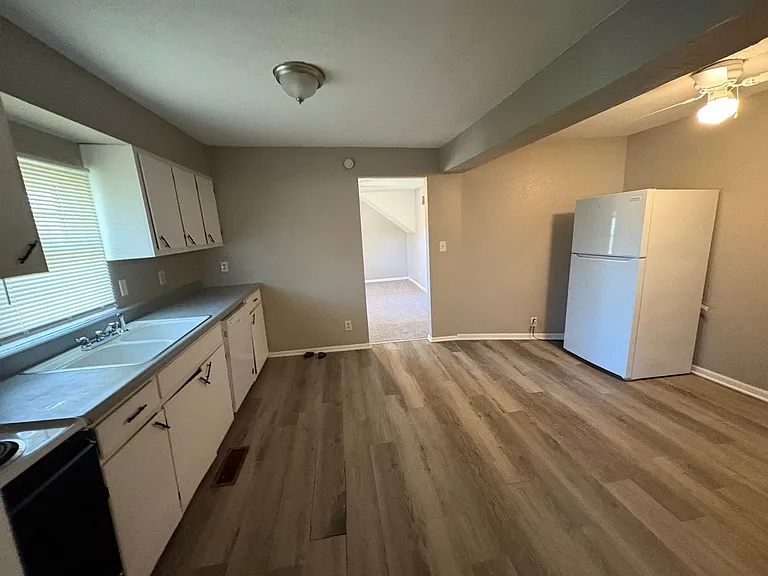 507 Henrie St — Photo 8