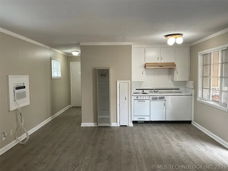 1644 S Knoxville Ave — Photo 22
