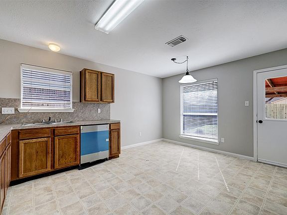 4th image of 29119 Fox Fountain Ln
