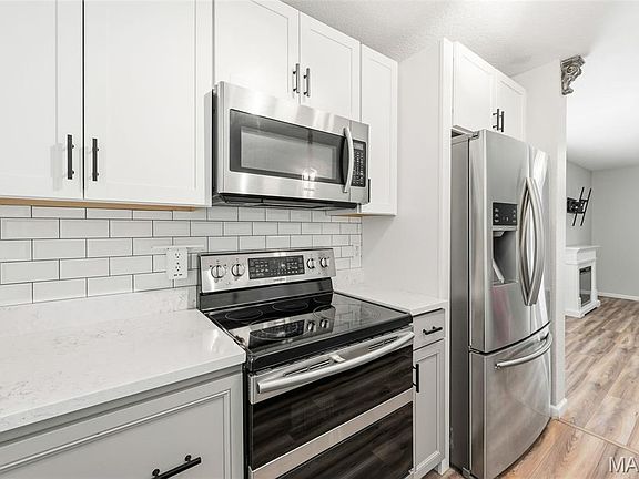 3rd image of 811 Woodside Creek Dr