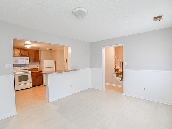 3rd image of 5609 Darby Cir