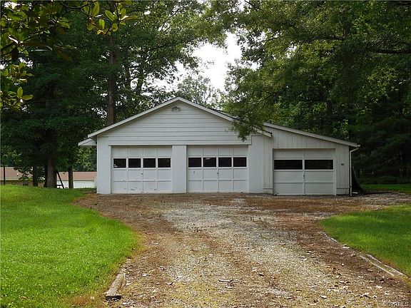 3rd image of 562 Ville Ponteaux Ln