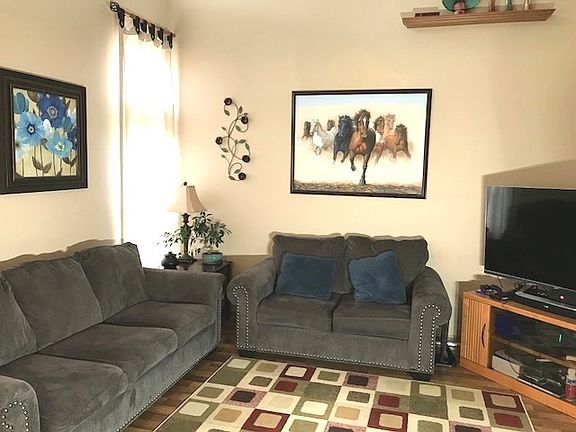 3rd image of 944 Huntington Dr #0