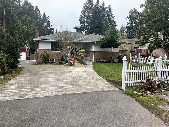 Welcome home. ramp access or 3 low steps.