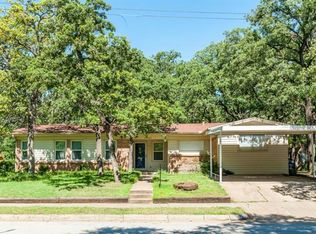 1520 Canterbury Cir, Fort Worth, TX 76112