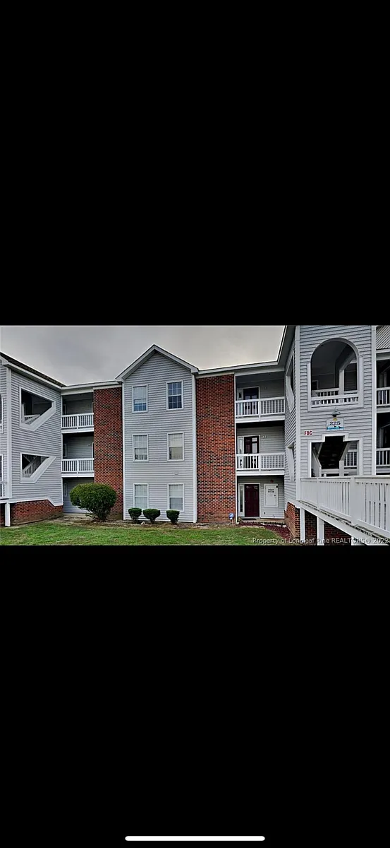 Building Photo - 225 Waterdown Dr #11