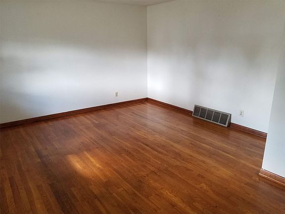 5th image of 4650 Glengate Dr