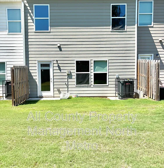 305 Rolling Green Rd — Photo 10