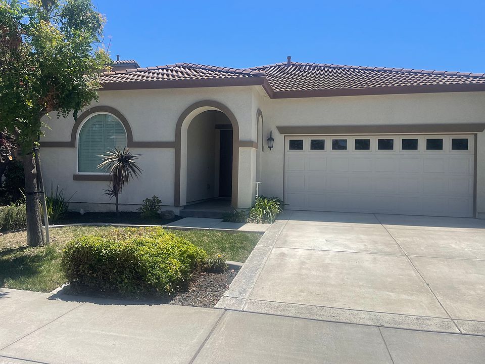 1st image of 597 Canterbury Cir