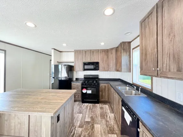 2500 Farm Bureau Rd #195, Manhattan, KS 66502